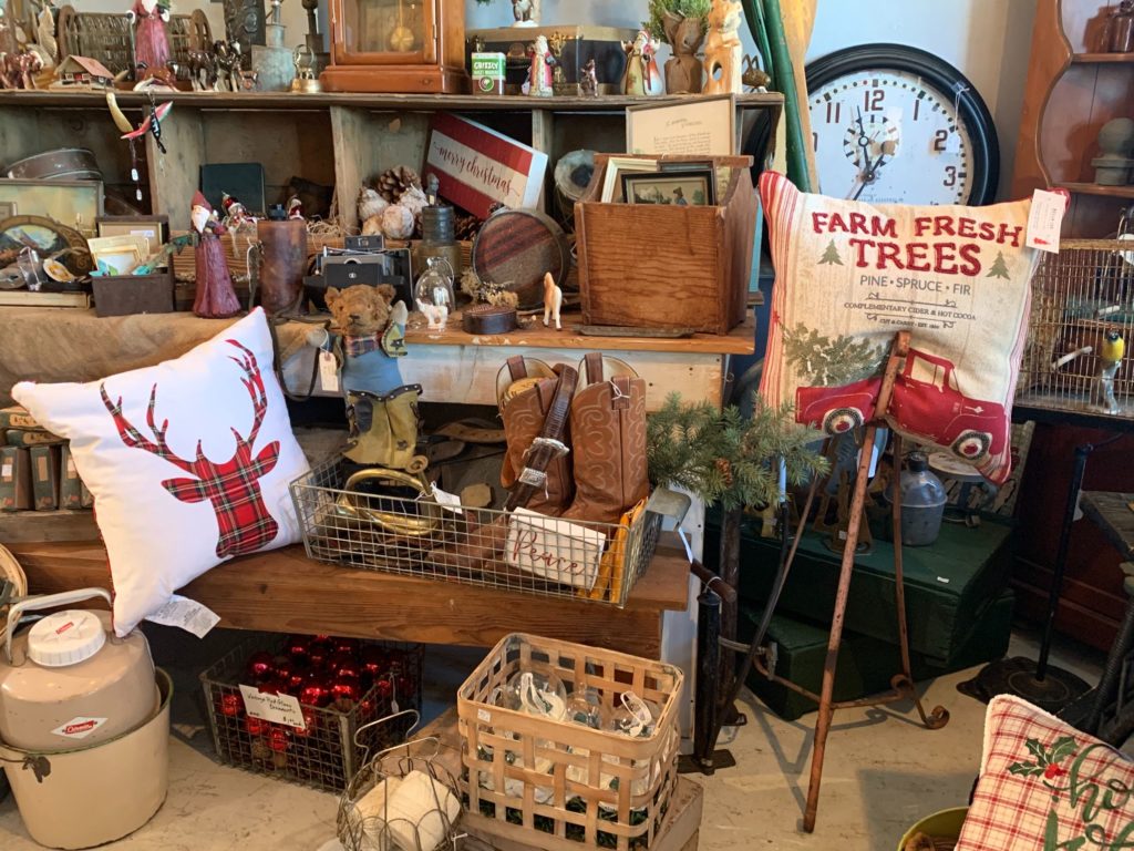 how to merchandising store displays for the holidays